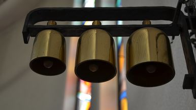 Glocken vor der Sakristei